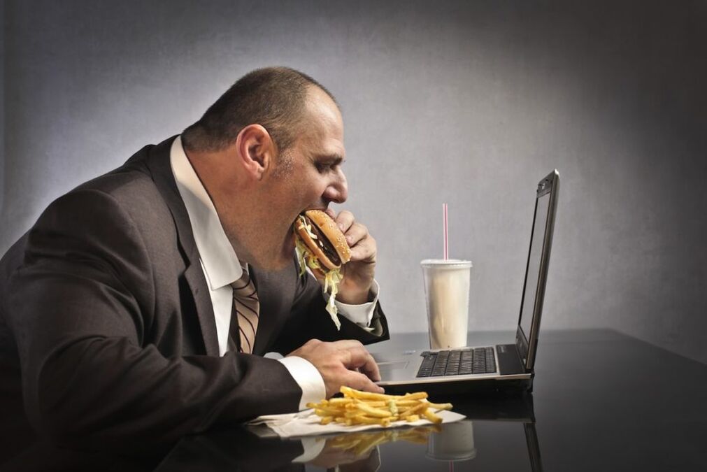 junk food și munca sedentară ca cauze ale prostatitei și hemoroizilor